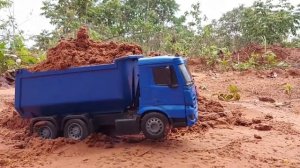 Tipper Truck JCB Tractor Excavator Transporting Sand супер грузовик JCB Трактор перевозят песок