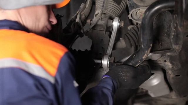 Hvordan bytte Fremre stabilisatorkobling på AUDI Q7 4L [Bruksanvisning] смотреть онлайн