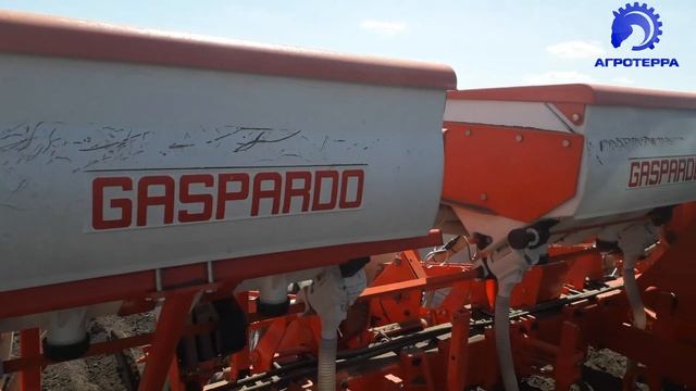 Посів кукурудзи сівалкою Gaspardo SP 8 та трактором New Holland T6050 смотреть онлайн
