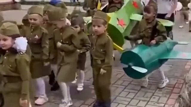 Russian children parade with Z tanks смотреть онлайн