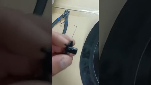 Cambio de Disco de Apertura y mantenimiento Tanque de Sólidos DJI Agras T40 - Spreading System 4.0 смотреть онлайн