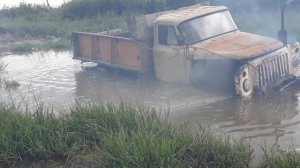 #Тягач дизельный #Газ-52 застрял в болоте воде.#Трактор Беларус вытащил