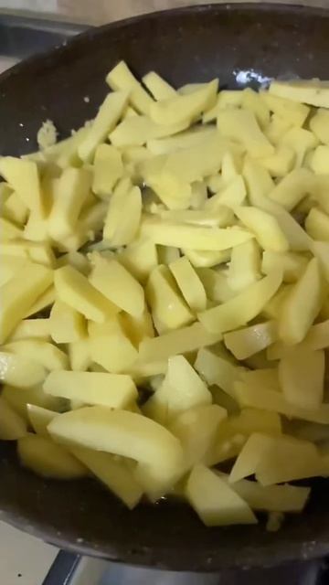 Картошка с чесноком  - жаренная на сковороде!Вкусно и полезно 🥔🧄