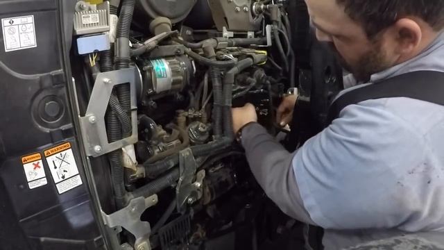 T5 .120 Oil, Fuel and Hyd Filter Change смотреть онлайн