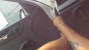 Skoda Rapid как снять обшивку двери.
