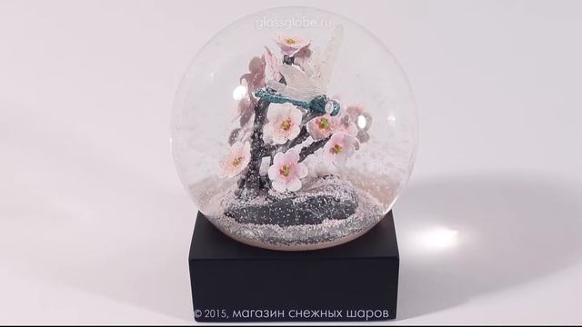 Снежный шар с розовым снегом "Стрекоза" смотреть онлайн
