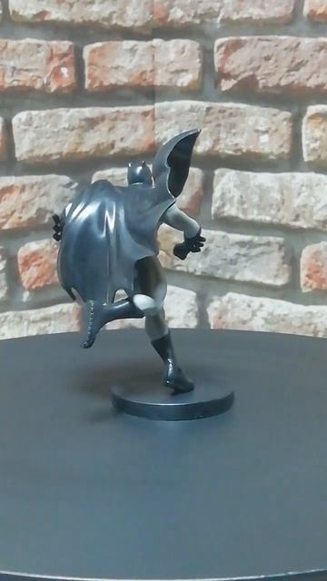 Фигурка «Бэтмен» (компания «Конфитрейд»)