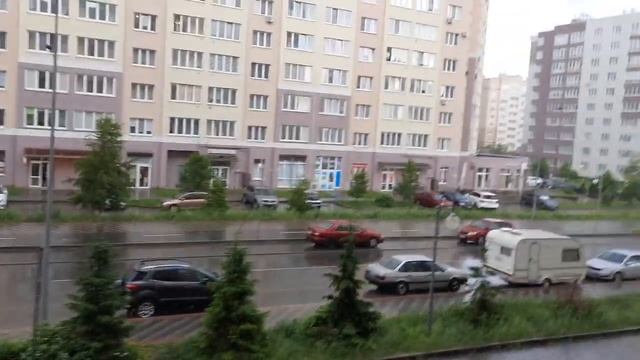 Дожди не могут длиться вечно.Грустить об этом не спеши! Взгляни, как расцвели весенние вокруг цветы