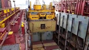 Погрузка контейнеров