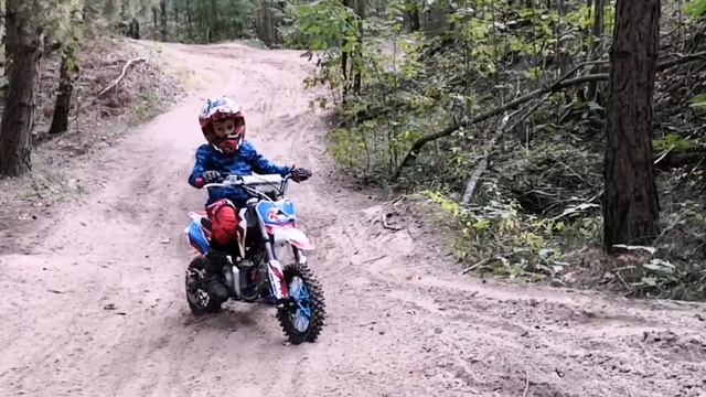 Gabryś 5 lat! Kuklówka, pierwsze mega podjazdy na MRF 80 Runner 🏍️🔥 смотреть онлайн