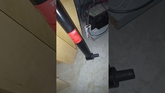 Колхоз на задних аммортизаторах, замена/Audi A4B5/ Bul*s**t on rear shock absorbers, replacement смотреть онлайн