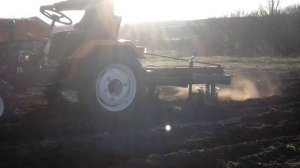 трактор Уралец и роторный плуг