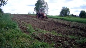 Деревня. Посадка картофеля трактором Т-25. Трактор Т-25