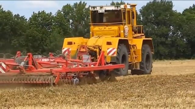 Самый мощный трактор на полях Кировец