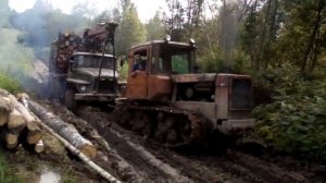 Дт - 75 тянет Урал из грязи.