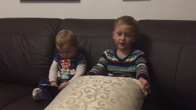 Машина едет далеко смотреть онлайн