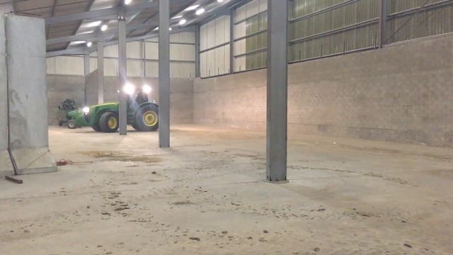 John Deere 8335 R (2012 г) смотреть онлайн
