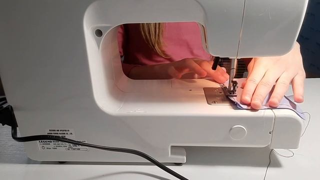 Учусь заправлять швейную машинку. Урок труда в школе, вдохновил Ксению смотреть онлайн