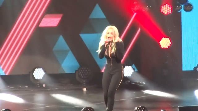 Rita Ora "Never Let You Down" live in Philadelphia смотреть онлайн