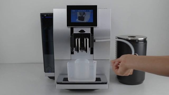JURA Z8 - Cleaning the milk system смотреть онлайн