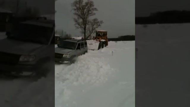 Чем круче джип, тем дальше бежать за трактором смотреть онлайн