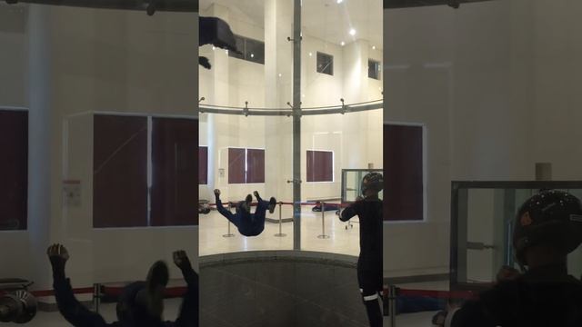 특전사 윈드터널 연습영상 | 벨리자세 솔로플라잉 백플라잉 훈련 #스카이다이빙훈련 #스카이다이빙 #윈드터널 #프라이스테이션 смотреть онлайн