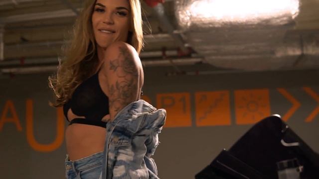 MIRAC SARI - HURT YOU смотреть онлайн