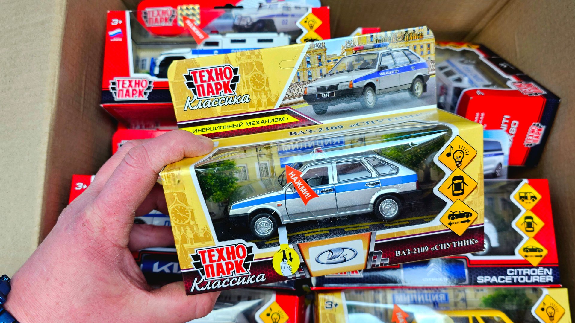 Открываю коробку с полицейскими машинками. Новые модели Технопарк. Про машинки #топыкатегорий