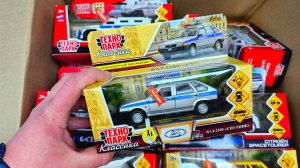 Открываю коробку с полицейскими машинками. Новые модели Технопарк. Про машинки #топыкатегорий
