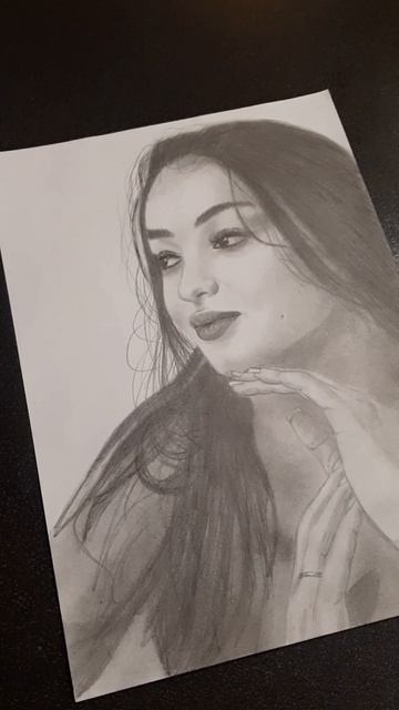 Портрет красотки готов