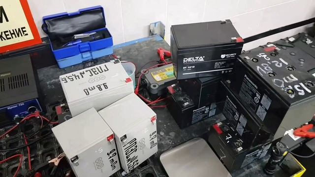 AGM аккумуляторы. Восстановление. Вскрытие. Долив воды. Заряд. "Много воды"..)) смотреть онлайн