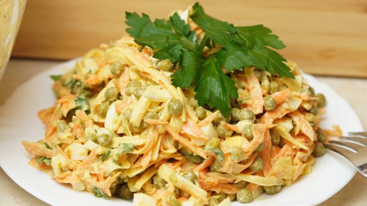 САЛАТ НА КАЖДЫЙ ДЕНЬ! ОЧЕНЬ РЕКОМЕНДУЮ! Хоть просто и легко, но... смотреть онлайн