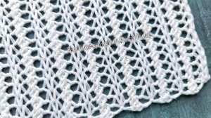 Ажурный узор с вертикальными линиями для вязания палантинов, джемперов