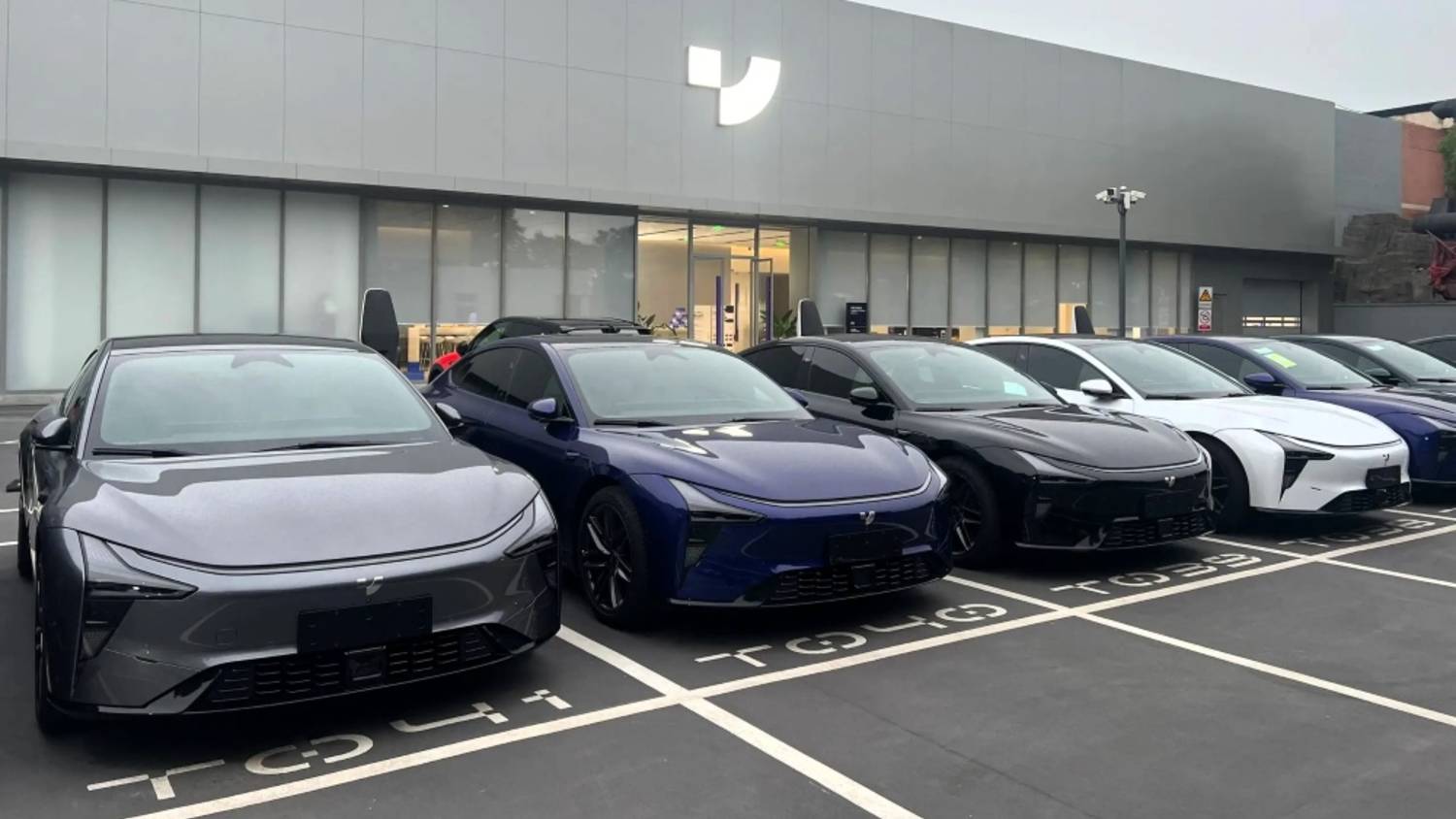 Китайские автобренды массово покидают Россию смотреть онлайн