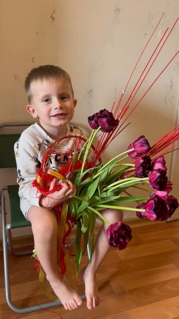 Володя и тюльпаны. 8 марта смотреть онлайн