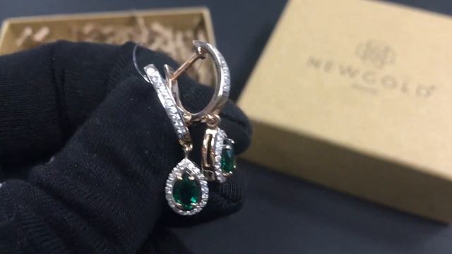 !Серьги 792 из красного золота 585 пробы с изумрудами ГТ и фианитами смотреть онлайн