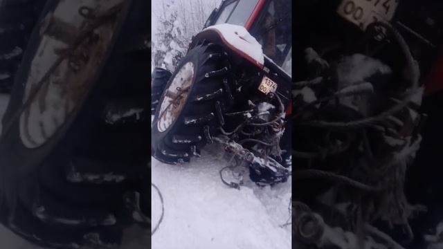ЧП!!!! В лесу МТЗ 1220 упал в канаву!!! Такая вот чистка лесовозных дорог!!! Часть 1 смотреть онлайн