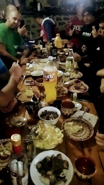 киселе зеле с свинско месо(тушёная кислая капуста с свининой )...зарезали свинью,гулянье после)))