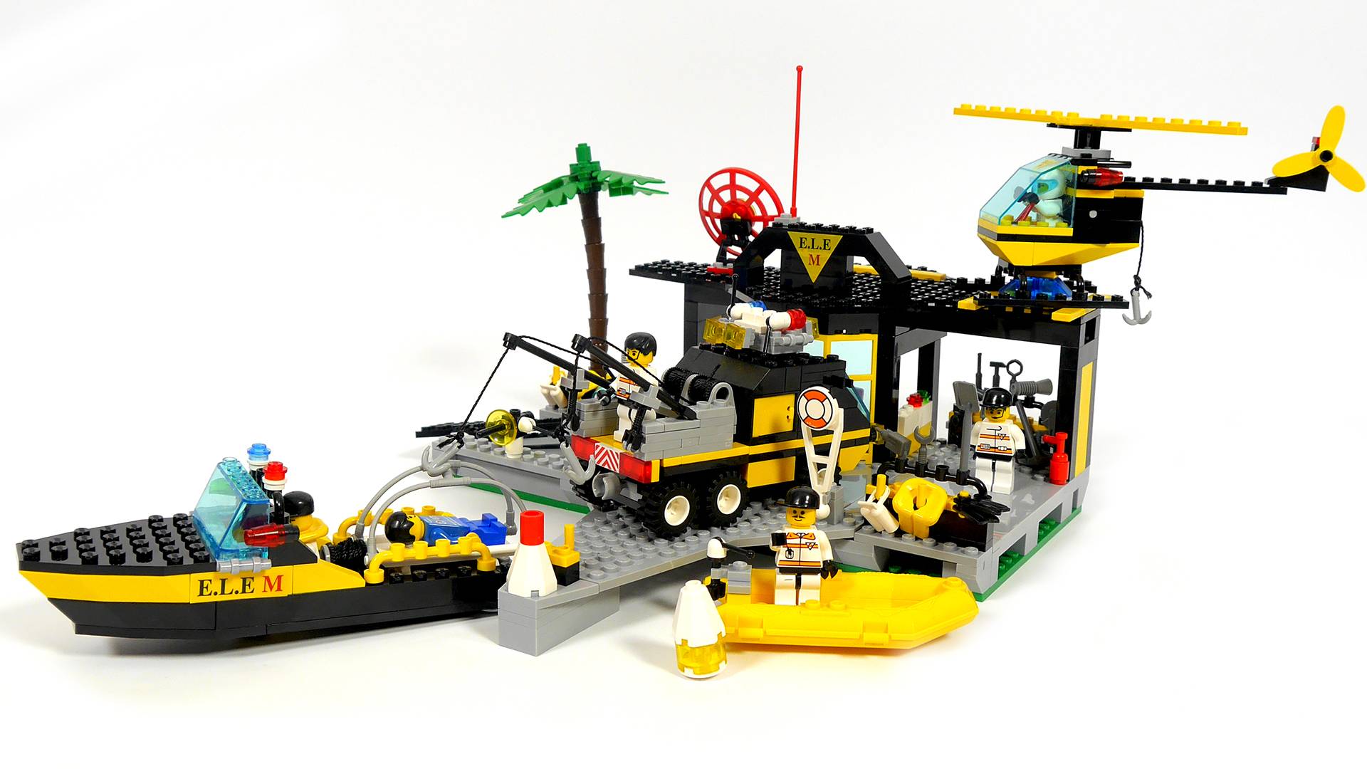 Собираем базу спасателей из конструктора лего -  Enlighten 111