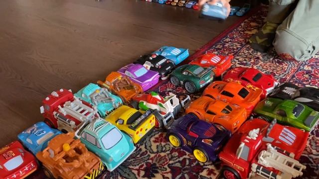 Disney Pixar Shake N Go Cars Showcase: Lightning McQueen, Chick Hicks, Mater, Sheriff, Red, Ramone.