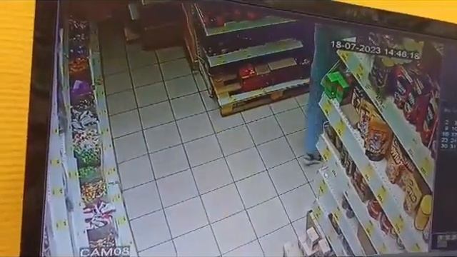 Внимание ВОРОВКИ. Данные женщины в наглую крадут в магазинах. Город Гусь-Хрустальный смотреть онлайн
