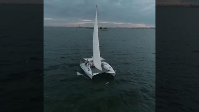 День Рождения на яхте SIR парусный катамаран аренда прокат прогулка Волгоград Волжский смотреть онлайн