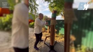 Глава Терновского района показал воронежцам тренировку с деревянным манекеном