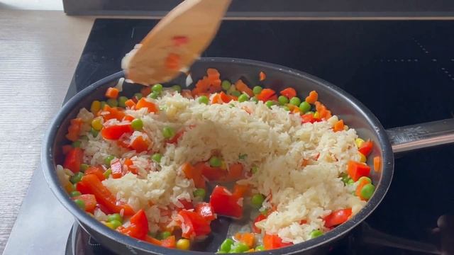 Почему я раньше не готовила такой вкусный рис с овощами .