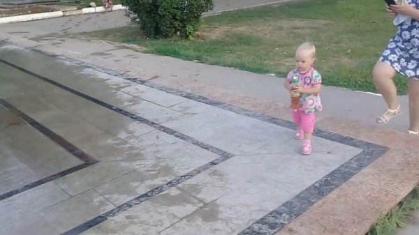 Купания в фонтане(промокли до ниток)))прогулки по нашему парку))