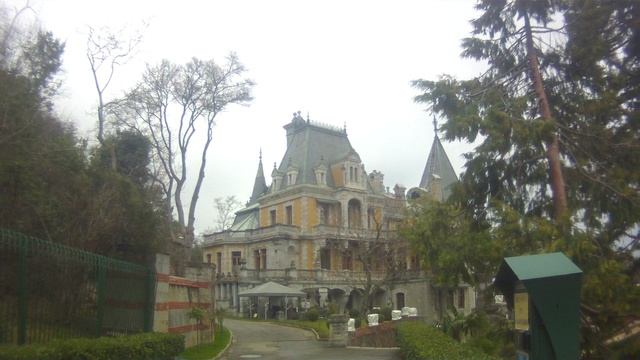 В парке Массандровского дворца императора Александра 3, продолжение