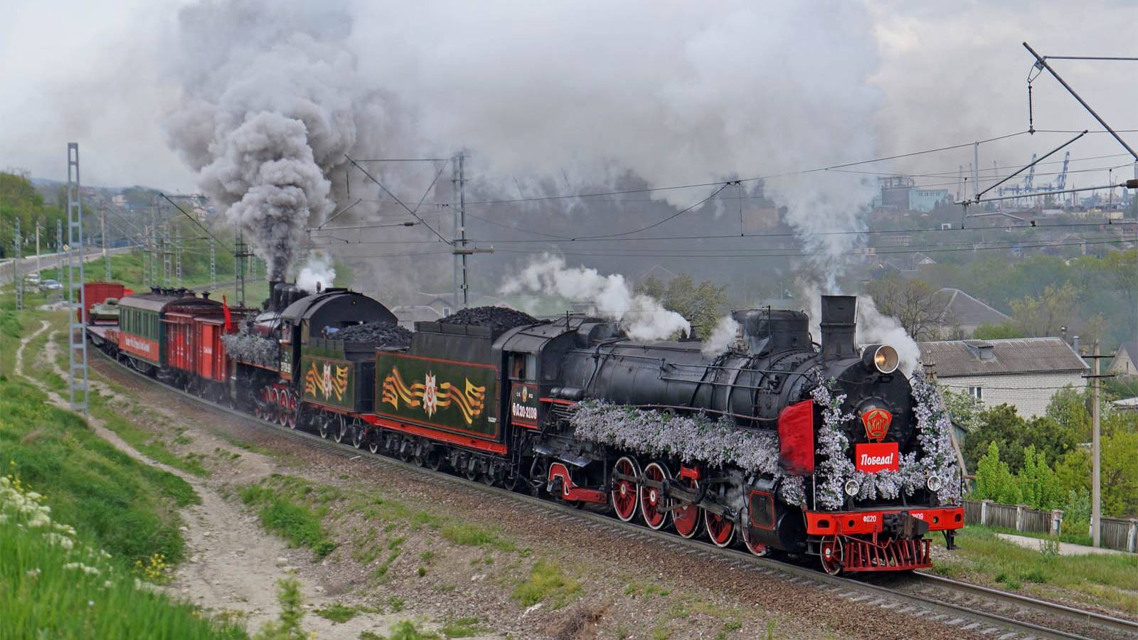 РЕТРО-ПОЕЗД “ПОБЕДА“ c паровозами ФД20-2109 и Эр739-99 на станции Новороссийск смотреть онлайн