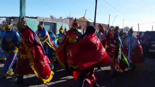 Los Moros Bailando En Feria De San Agustin Ixtahuixtla смотреть онлайн