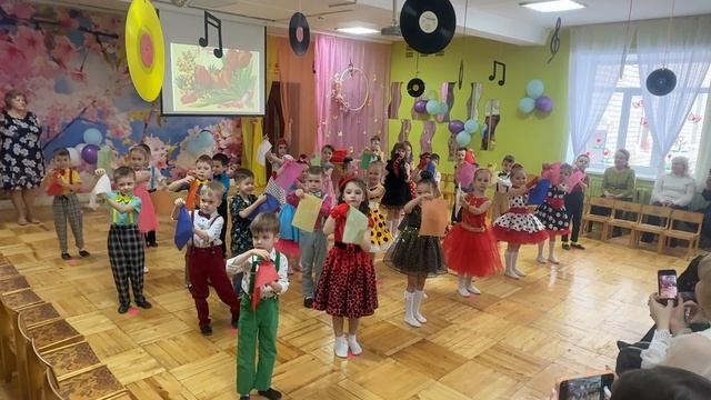 Бумажный оркестр : « Шуточка»