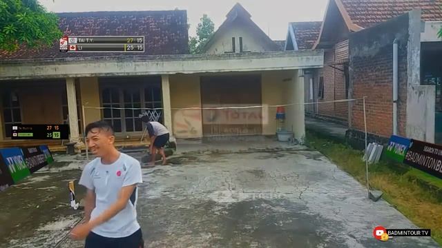 Badminton Funny😂😂😂 (How n Flik) Tai Tzu Ying Vs Li Michelle) смотреть онлайн